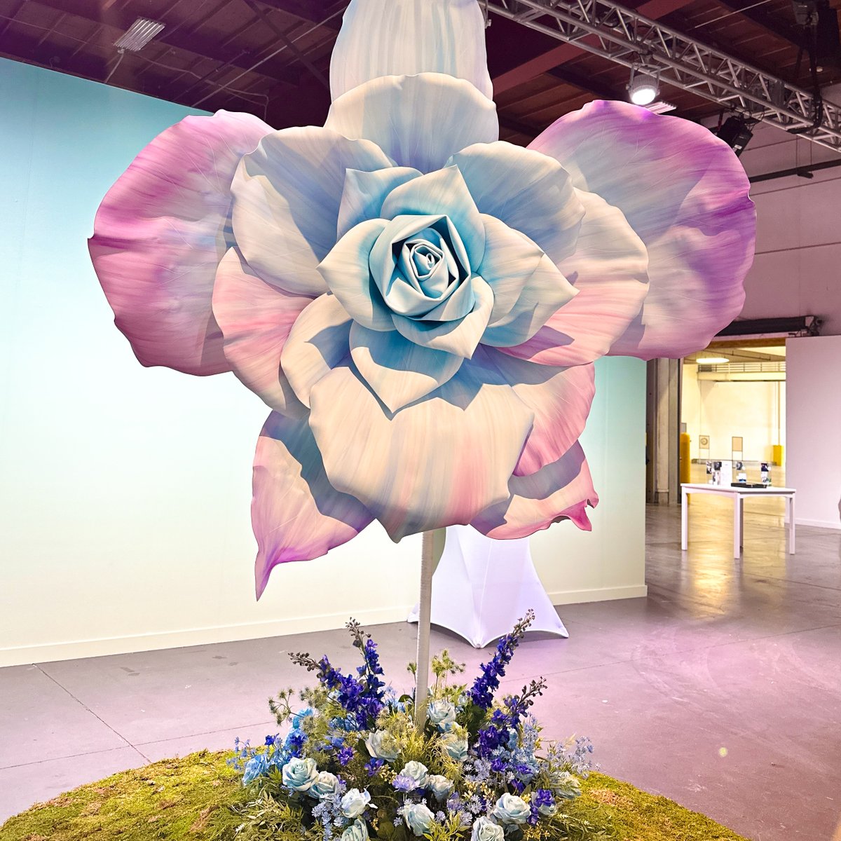 HYBEINSIGHTtwt's tweet photo. [HYBE INSIGHT] Jimin Exhibition ‘The Truth Untold : 전하지 못한 진심’ in Los Angeles

📅 Friday, November 29, 2024, in Los Angeles!
Jimin's exhibition 'The Truth Untold : 전하지 못한 진심' is now open in Los Angeles!
Come visit the Smeraldo Garden!🏡🌹

🎟️ Get your tickets now: https://t.co/IC32LRIuja
📍 Location: Ace Mission Studios, 516 S Mission Rd, Los Angeles, CA 90033

#지민 #Jimin #Jimin_MUSE #Jimin_FACE #TheTruthUntold #전하지못한진심 #HYBEINSIGHT #LosAngeles