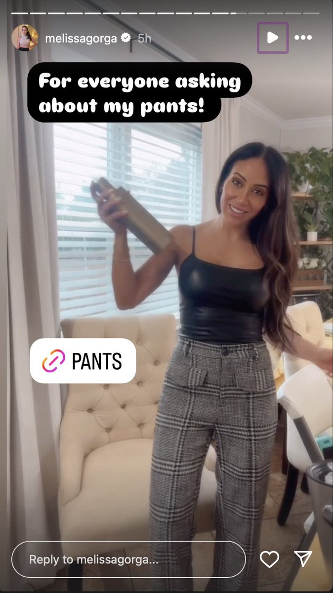 OMGPeopleareno1's tweet photo. #Temu SIL thinks #RHONJ fans would actually want to buy her plaid, polyester trouser/jogger hybrid nightmare pants when they ripped the day she wore them. ๐คฃRaise your hand if you wear latex tank tops to family dinners. #ThatAunt https://t.co/DFNcePcPMv