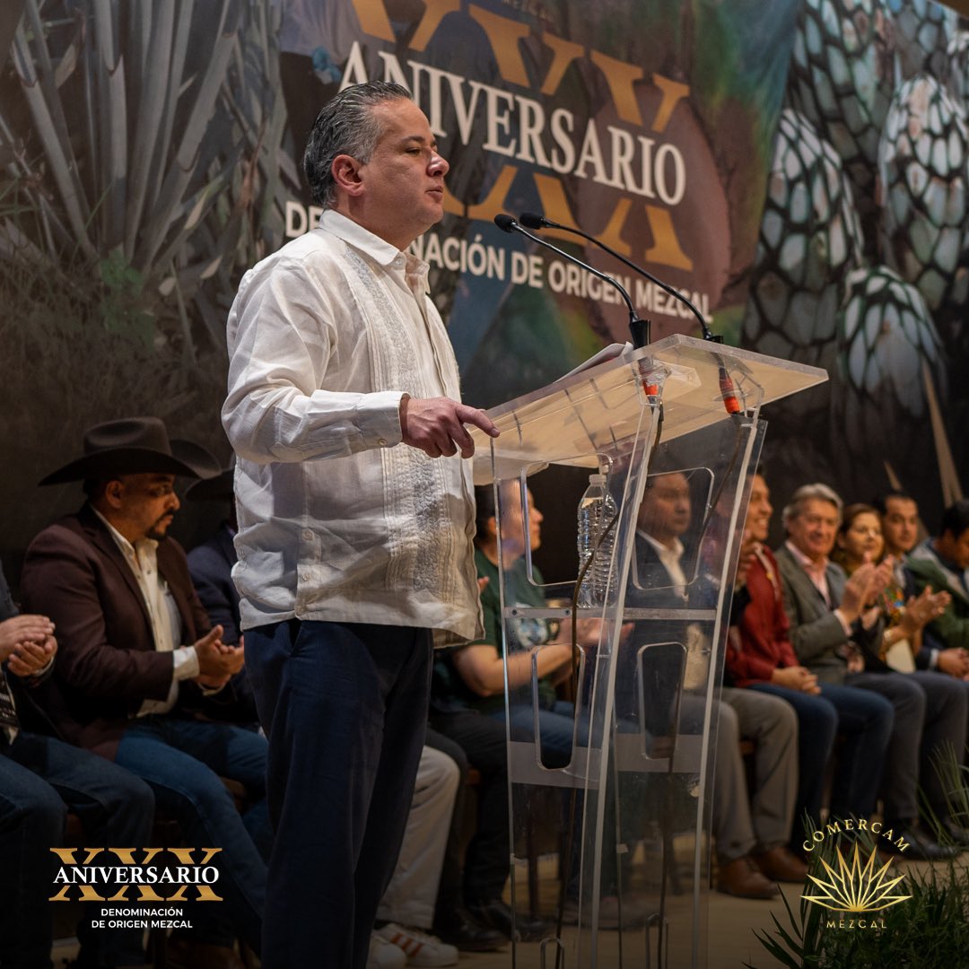 COMERCAM_AC's tweet photo. Firma de convenio IMPI 🤝🏼 COMERCAM
.
.
.
#COMERCAM #IMPI #convenio #mezcal #denominacióndeorigen #aniversario #firmadeconvenio https://t.co/TRQbDwgMWc