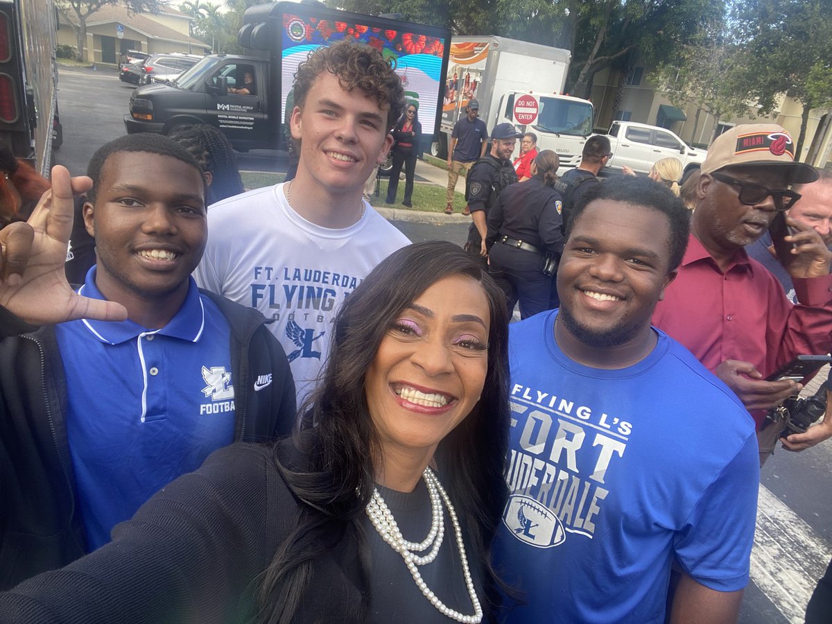 Fort Lauderdale Flying L Football Team <a href="/FLHSSPORTS/">Florida High School Sports</a>
