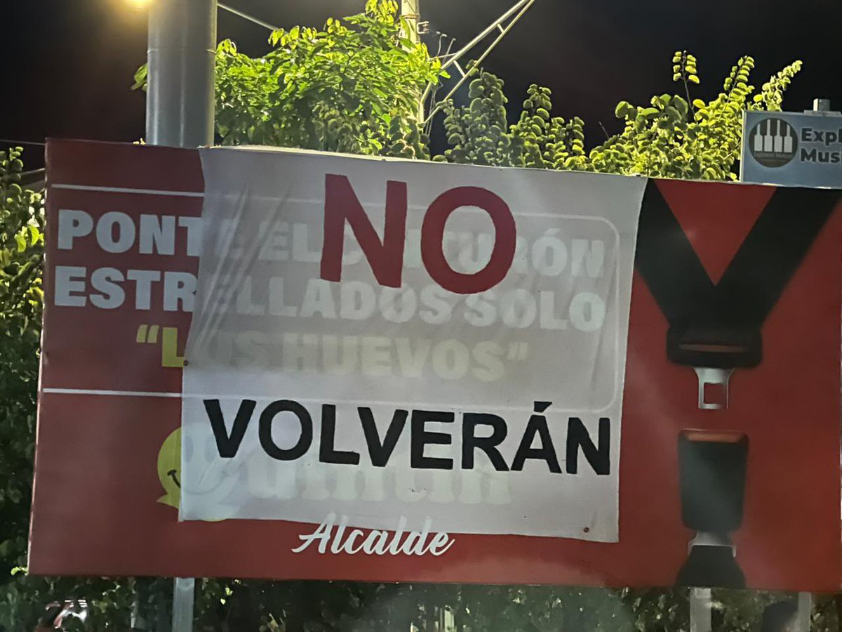 EucedaDeninson's tweet photo. Así Amaneció Choluteca hoy🔥

Nuestra presidenta @XiomaraCastroZ  ¡No Esta Sola! ✊🏻

Los Cachurecos, liberales golpistas y fachos podrán podrán preguntarse a través de su campaña rancia ¿Donde Esta Xiomara?

El pueblo consciente y las juventudes les respondemos ¡Aqui Está Xiomara! no está en New York, No anda buscando abogados para que la defiendan por Actos de Corrupcion, No anda huyendo de la Justicia. Esta con el pueblo respondiendo con la mayor inversión pública en proyectos de Infraestructura, Salud, Educación y programas sociales para nuestra gente y NO para la Oligarquía; que les quede claro @PNH_oficial NO VOLVERÁN CORRUPTOS. 

La Juventud de CHOLUTECA estamos con Xiomara, ya crecimos, resistimos, los vencimos y NO Volverán ✊🏻🔥

#PNHNOVOLVERAN
#XiomaraNoEstaSola