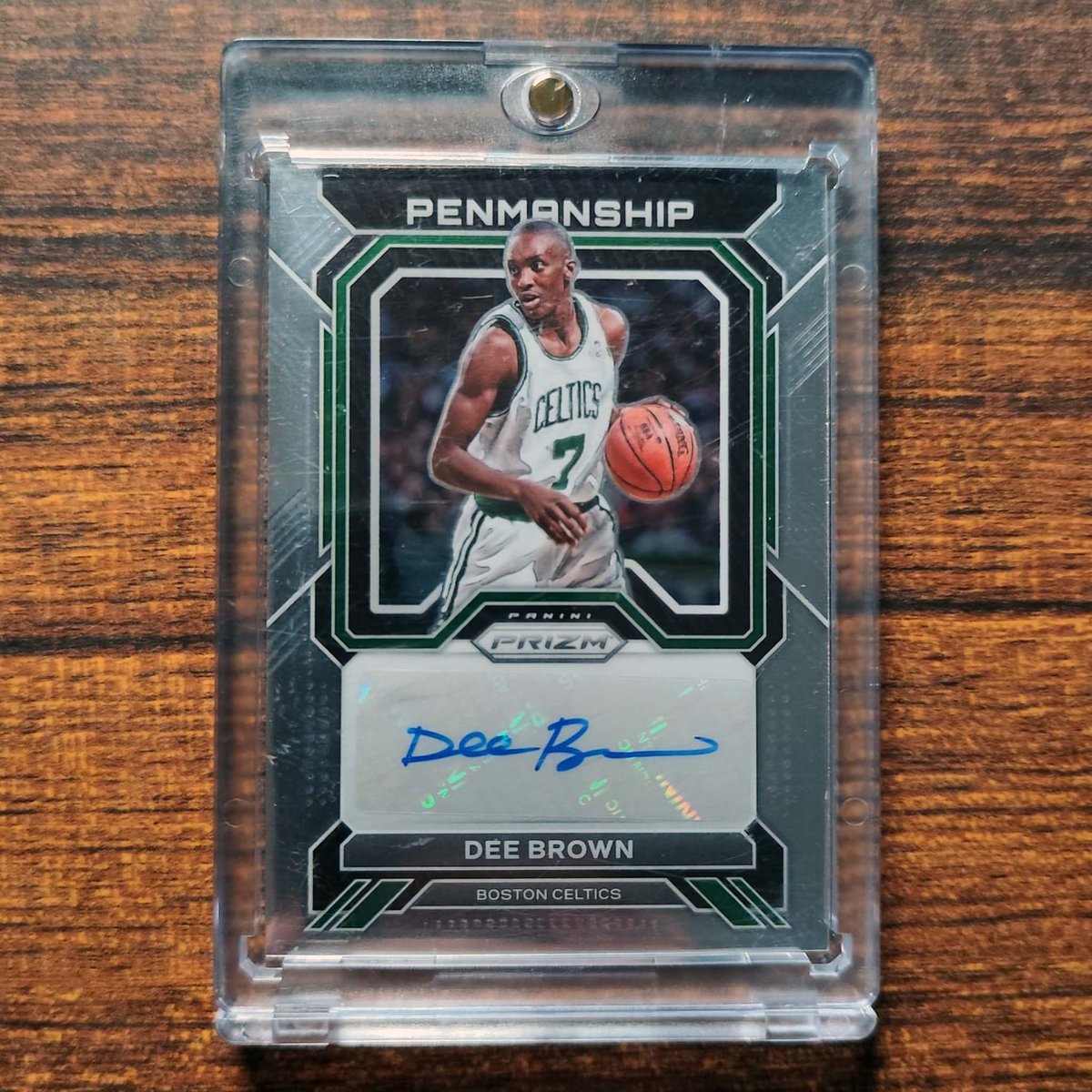 inovalr's tweet photo. Hoy cumple 56 años "El comienzo de la guerra entre las marcas de zapatillas". Dee Brown "Dee-lightful" 🇺🇸7️⃣
2022-23 #Prizm #Basketball #Dee #Brown #Penmanship #Auto PNM-DEE
#Celtics #Raptors #Magic #nbacards #basketballcards #tradingcards #sportscards #hoops #asocards @asocards https://t.co/p1ZUT9BJAF