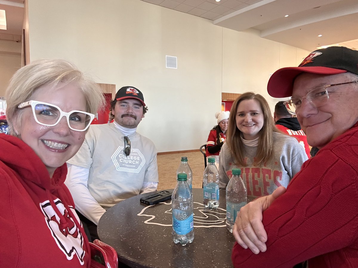 It’s a great day to play some football! #ChiefsKingdom go <a href="/Chiefs/">Kansas City Chiefs</a>