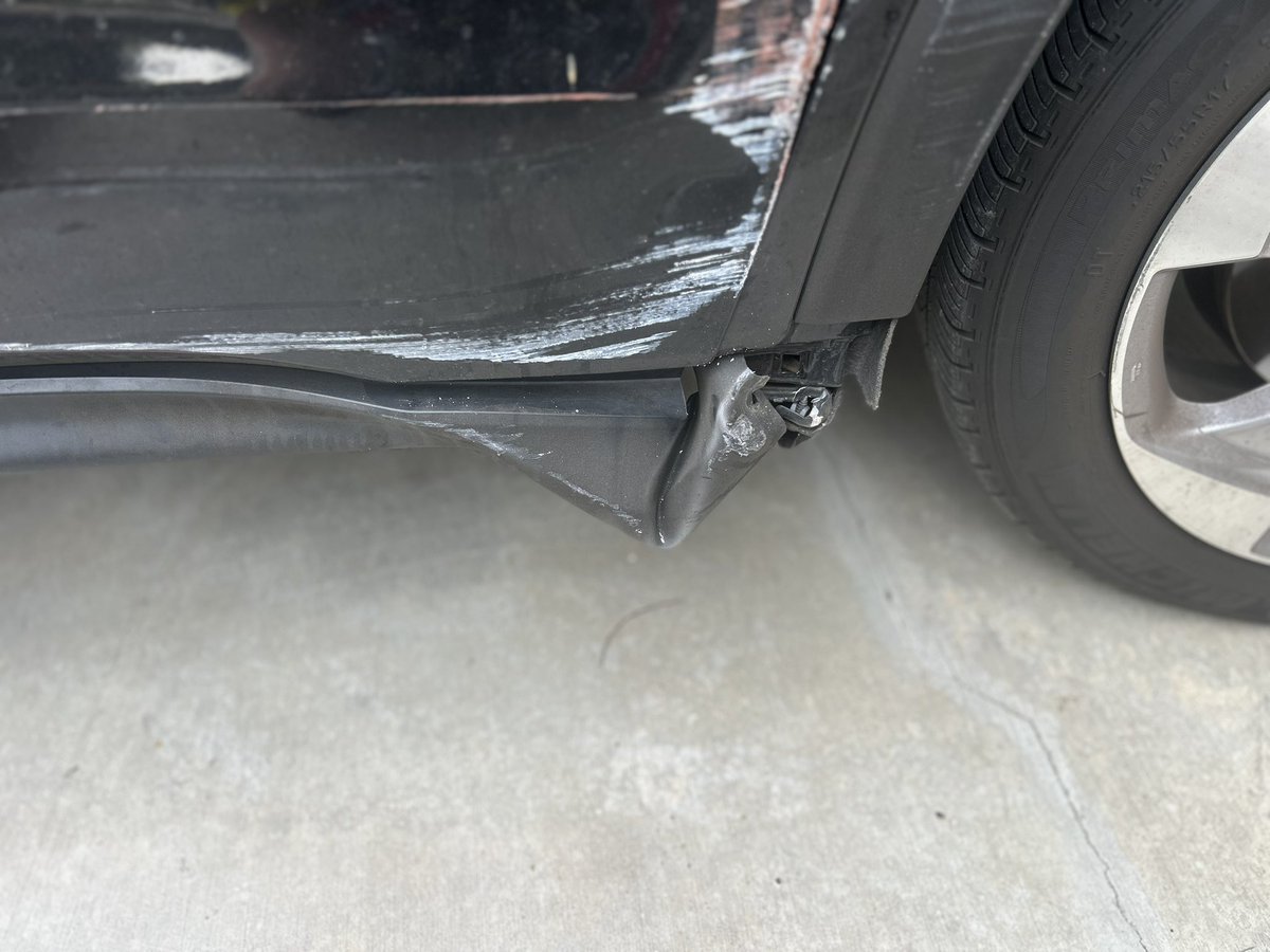 Eterna_tea's tweet photo. My mother is the most amazing, loving person that I know and I would explode the universe for her….but also 😅 (yes this is my car and she felt so bad lol) https://t.co/6ITlFtkyXH