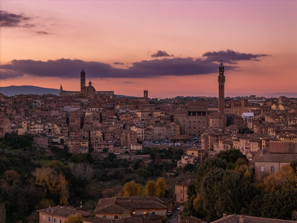 Stasera è toccato uscire prima dall’ufficio a piedi e mettere il drone in posizione. instagr.am/p/DC96rHgOBpz/