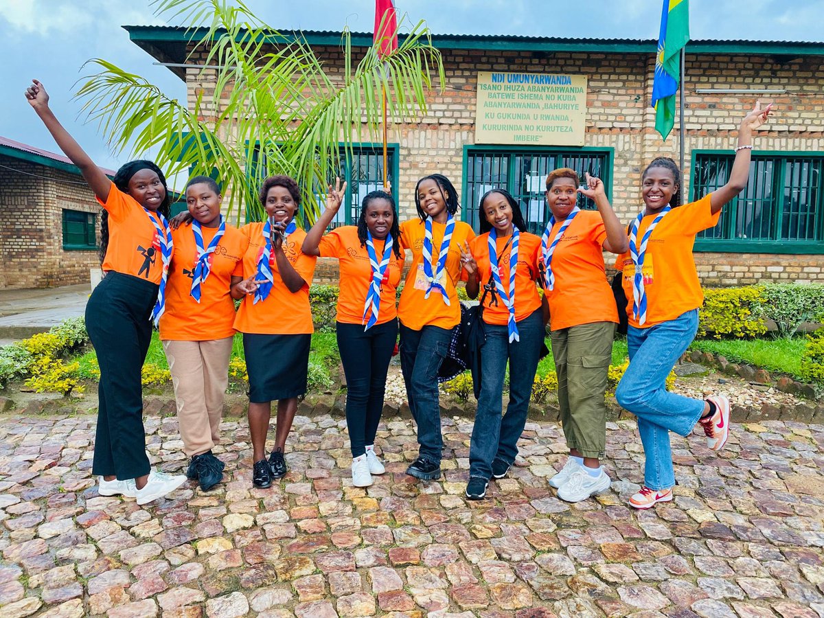 guidesrwanda's tweet photo. Turishimira abagide bakomeje kugira uruhare mu kurwanya ihohoterwa binyuze mu bukangurambaga. Uyu munsi, itsinda rya #FreeBeingMe ryakoze ubukangurambaga muri GS KIGEME A, iherereye mu karere ka @Nyamagabe
#16DaysOfActivism2024
@RwandaYouthArts
@RwandaGender
@PlanRwanda https://t.co/WEwORb6A1H