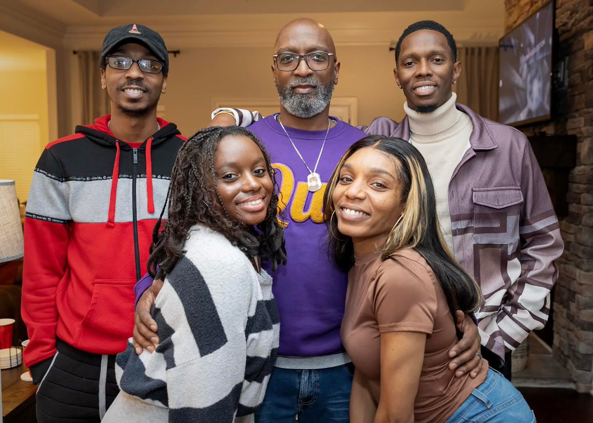 Th3MarcusAllen's tweet photo. Family. https://t.co/I7FUxTS4SL