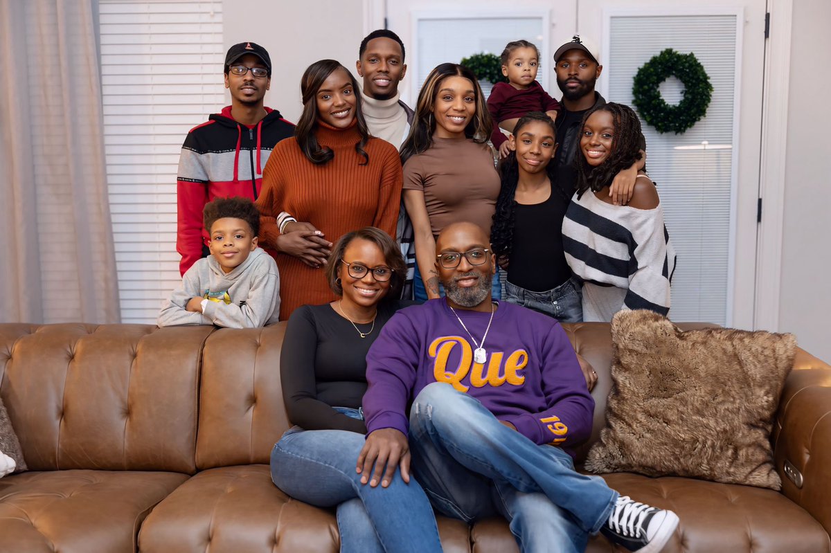 Th3MarcusAllen's tweet photo. Family. https://t.co/I7FUxTS4SL