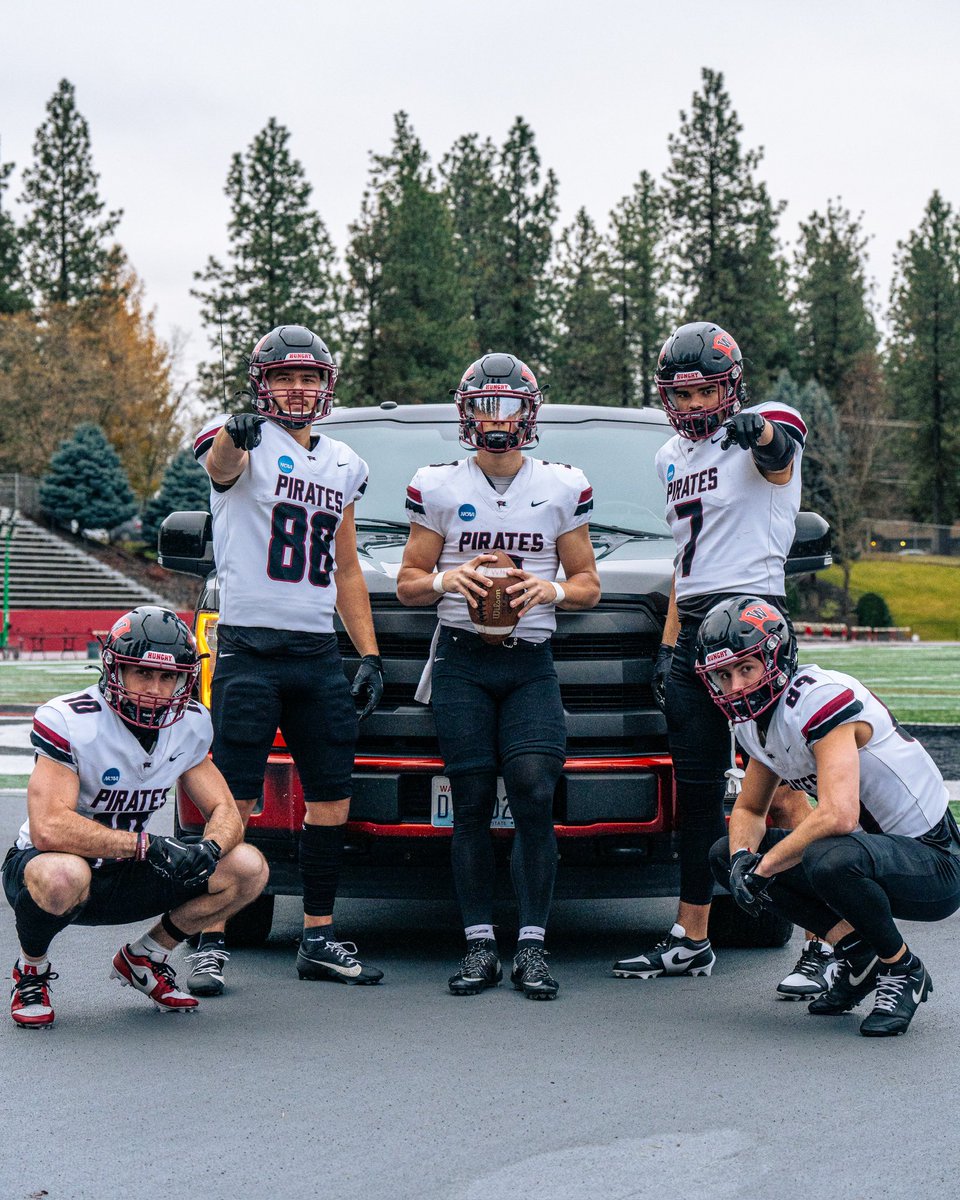 WhitworthFB's tweet photo. Rolling to Chicago in our ⚫️⚪️⚫️ threads🧵🏴‍☠️ https://t.co/Apj9OPnd4q