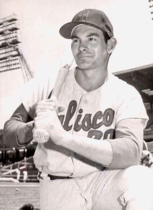 Él fue Roberto Méndez, un extraordinario 2a base que por su capacidad defensiva ocupa un lugar en el <a href="/SDFBeisbolMx/">Salón de la Fama del Beisbol Mexicano</a> . 
Brilló intensamente con distintos equipos de la LMB, pero sobre todo con los <a href="/charrosbeisbol/">Charros de Jalisco🤠</a> 
También fue un destacado mánager e instructor. 

Descanse en paz🙏🏼