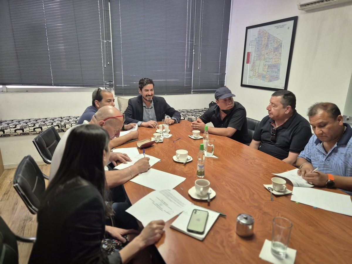 Esta mañana, el Director Ejecutivo <a href="/pedro_aravena_m/">Pedro Aravena Medel</a>, se reunió con los representantes de los tres sindicatos de la corporación para formalizar el cierre de gestión y ratificar los acuerdos alcanzados en las mesas de trabajo durante estos tres años y medio de administración 👏🏼