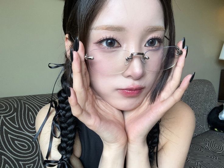 riotchapter's tweet image. luego de que termináramos destruidas por la serie decidimos revivir, pero para eso necesitamos completarnos junto a unas « #𝕪uki ♡ #𝕤wan » preciosiñas que se nos unan ˖ ࣪ ꒷ solo les pedimos que hagan sus eventos/streams cuando corresponda. &amp;gt; &amp;lt;