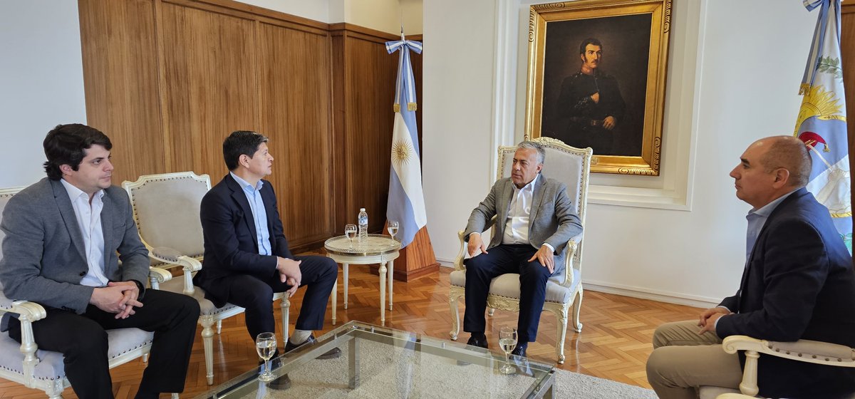 CAME y FEM se reunieron con el gobernador de Mendoza, Alfredo Cornejo

El presidente de #CAME, <a href="/AlfredoGZChaco/">Alfredo González</a>, junto con el titular de <a href="/FEMPRENSA/">FEM</a>, <a href="/LaugeroSanti/">SantiLaugero</a> , y el secretario de la federación, <a href="/NicoVicchi1/">Nicolas Vicchi</a>, mantuvieron una reunión con el gobernador de Mendoza,