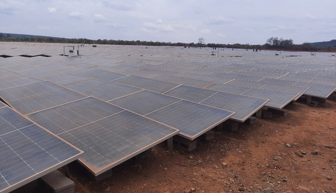 The dumpsite, once a notorious eyesore with 5 million tonnes of waste, took over five years to clear. Today, it boasts a US$2.1 million solar plant, set up in just three months, with a 20-year lifespan.
unika.org.zw/2024/11/29/fro…
<a href="/ZERA/">ZERA</a> <a href="/ZESAHOLDINGS_/">ZESA Holdings</a> <a href="/zambusakala_/">Zambu</a>