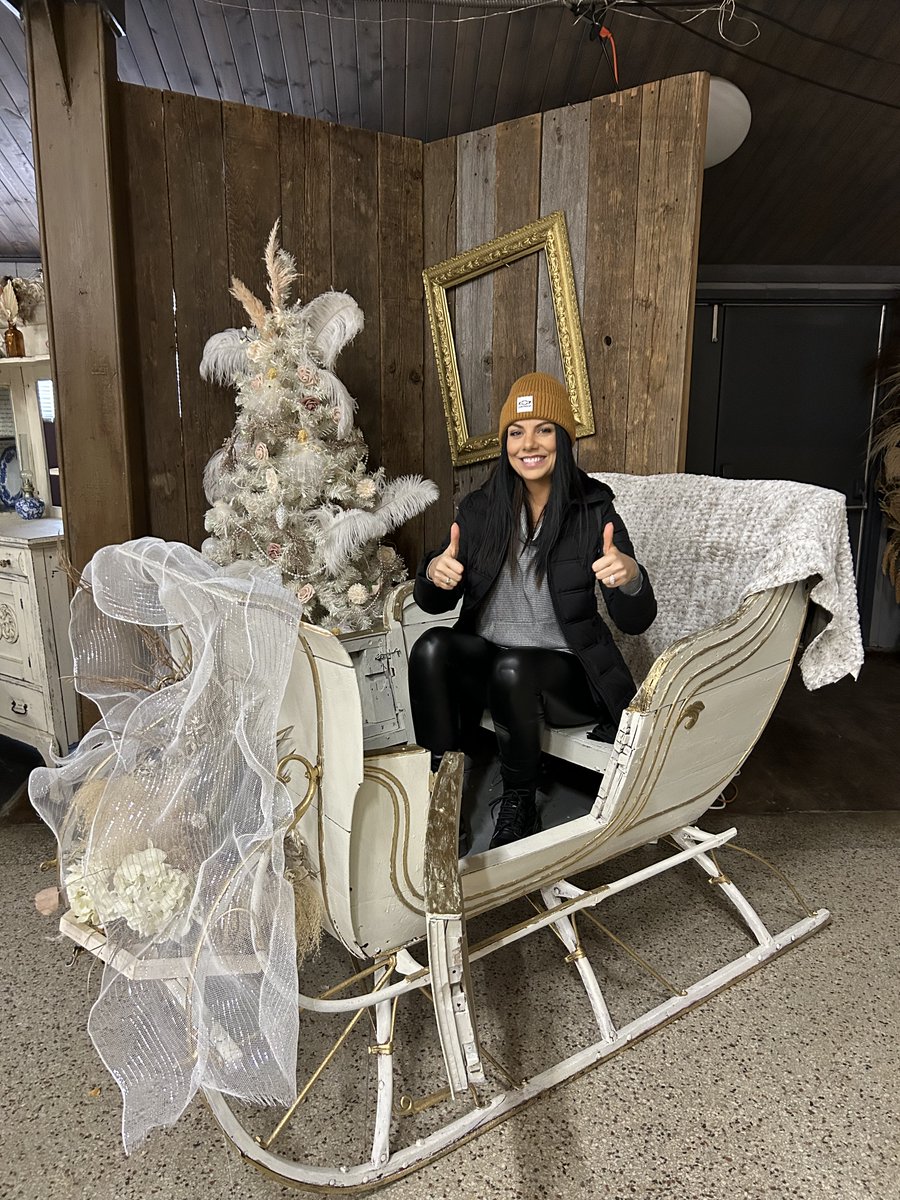 A Day with Santa at Parkview Gardens! 
Happening this Saturday, November 30th from 1:00pm to 3:30pm.
Snap a family photo with Santa, create your "Letter to Santa", enjoy face art &amp; more!
Don’t forget to check out the Coloring Contest sponsored by Larry Hudson Chevrolet Buick GMC!