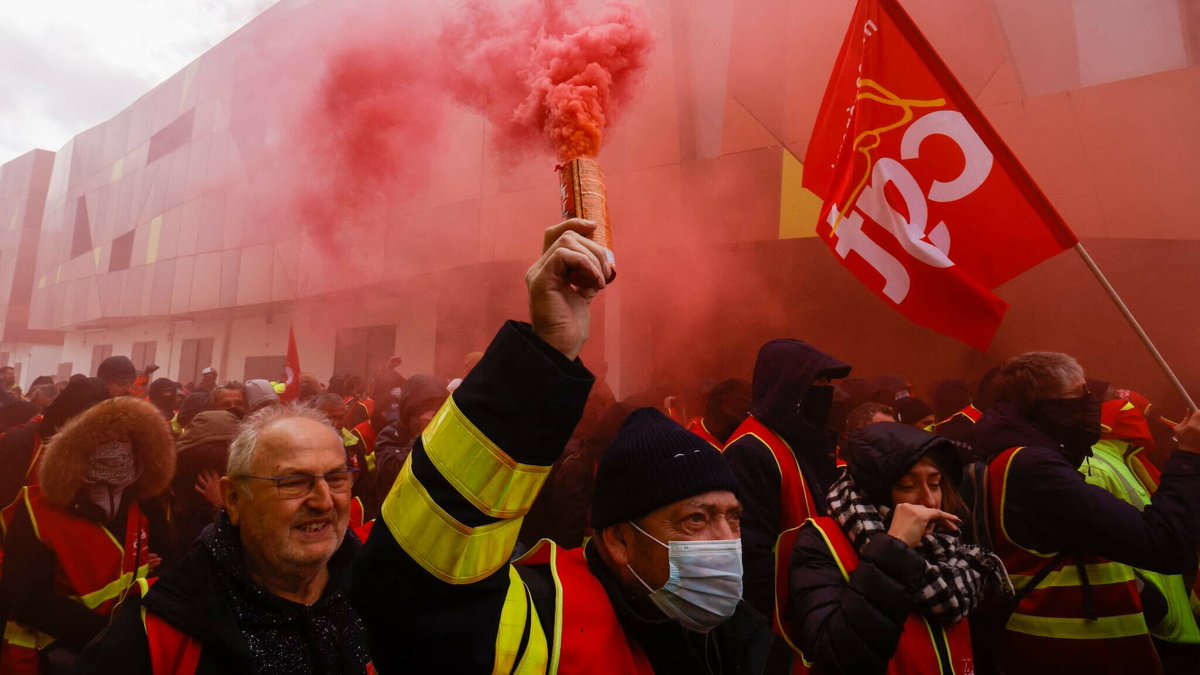 BFMTV's tweet photo. Energie : appel à la grève de l'ensemble des syndicats représentatifs le 5 décembre pour les salaires
https://t.co/b8uacWMvX9 https://t.co/4hkUNDvt2N