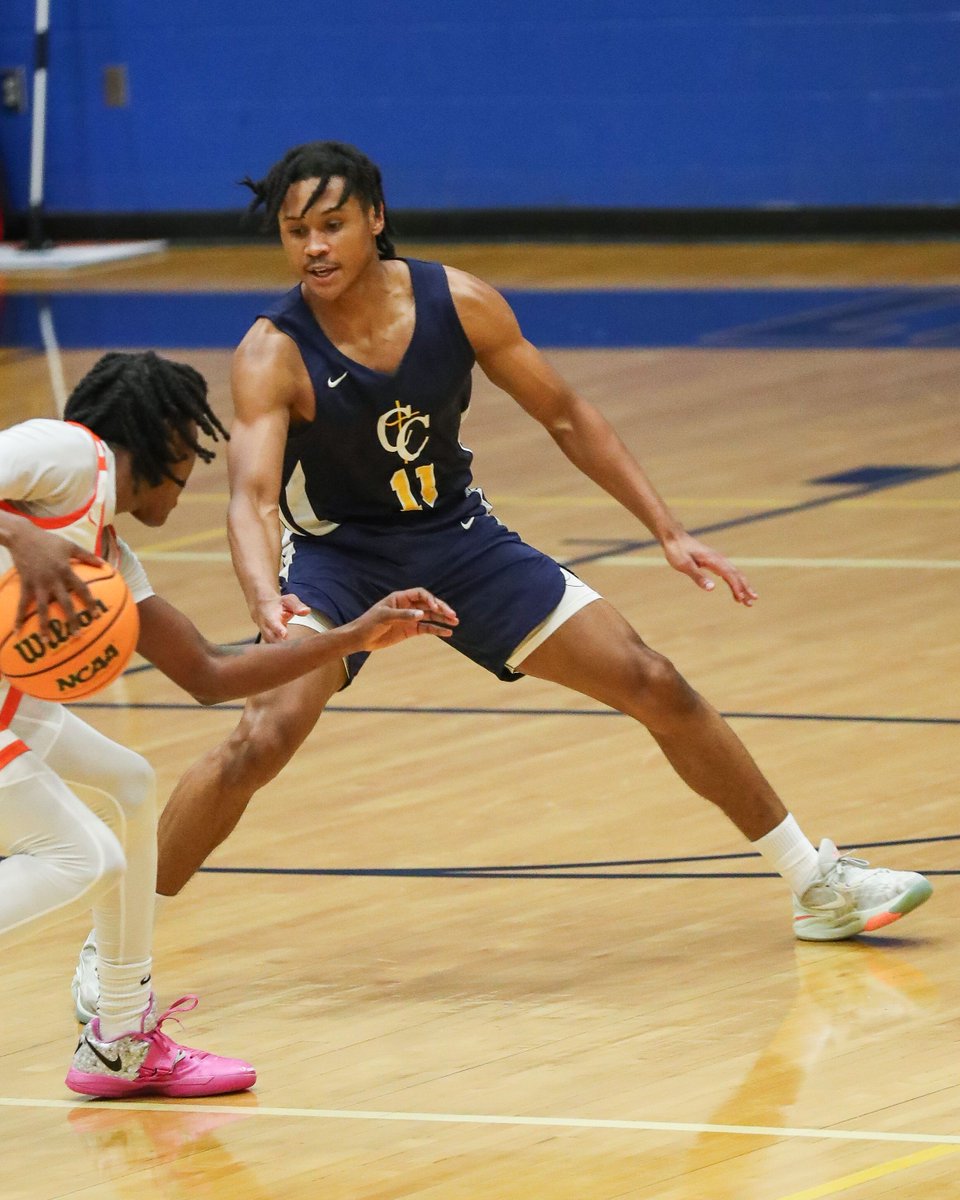 2025 Miles Leaks (Carmel Christian) stepping up big for his team. Love his leadership and ability to capitalize on opportunities that come his way.  Made some big plays today for his team. #PhenomLakesgiving