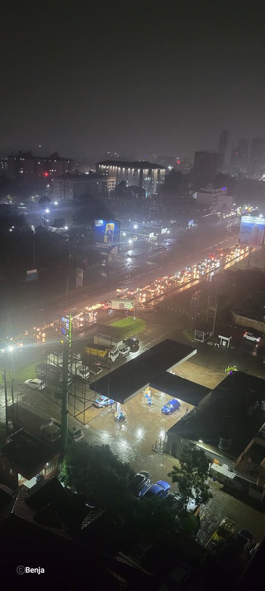 benongeri6's tweet photo. Ngong Road around Coptic Hosp is jam packed at 11pm @Ma3Route https://t.co/bcli58Rwg1