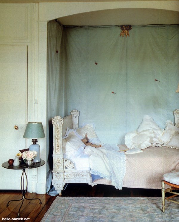 deathstyles's tweet photo. isabelle adjani’s bedroom in 1995 https://t.co/DQEWnXDgnf