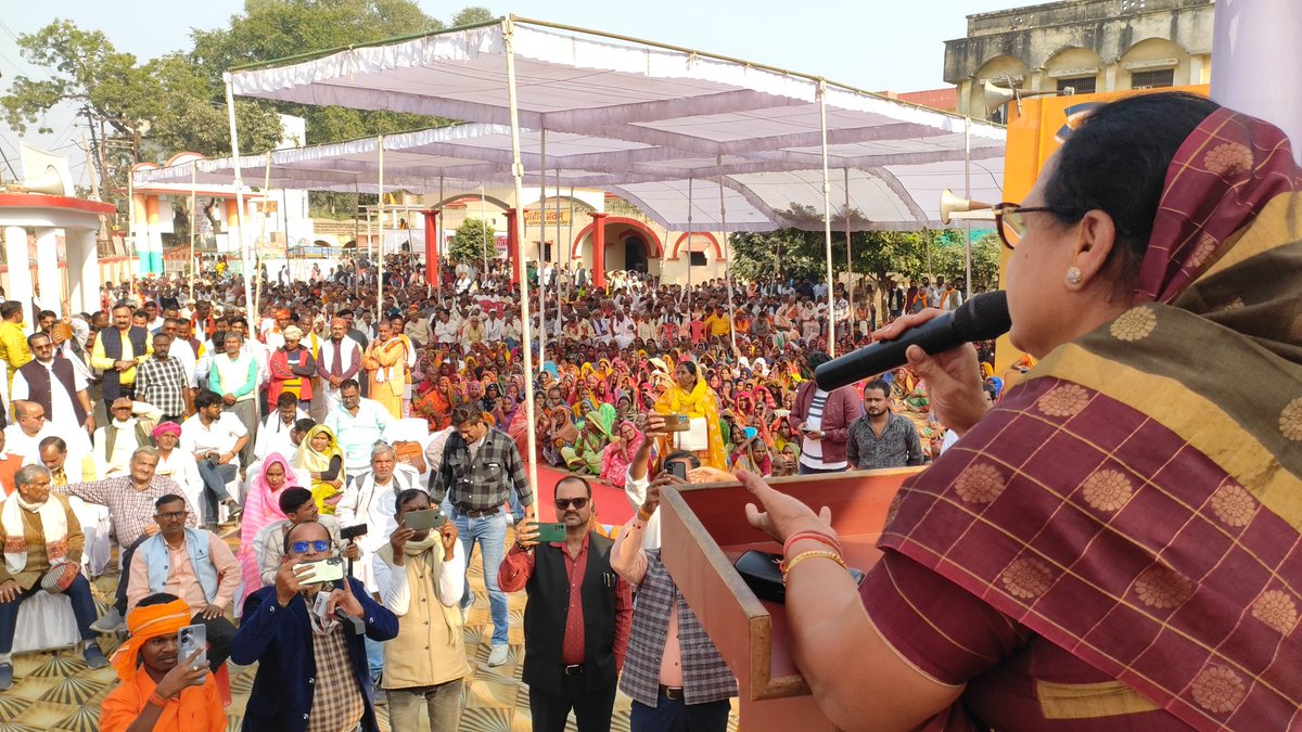 BJP4Muhammdaba's tweet photo. #शहादत_दिवस 

मुहम्मदाबाद को इस्लामिक आतंकवाद से मुक्त कराने में शहीद हुए स्वर्गीय विधायक कृष्णानन्द राय सहित सभी शहीद साथियों के शहादत दिवस के कार्यक्रम में क्षेत्र की जनता एवं कार्यकर्ताओं ने श्रद्धांजलि अर्पित किया। 
@bjp4gzp @piyushKrai378 @SunilJiBJP https://t.co/kiBtnNzZ3g
