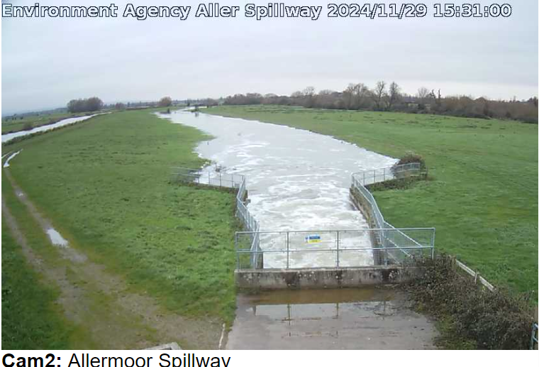 AdrianGovierEA's tweet photo. Monksleaze has been opened further increasing flows down the Sowy. Additional pumps have been switched on at Currymoor. Pumping has commenced at some Langport stations, additional pumps will be switched on as soon as levels allow.  @EnvAgencySW https://t.co/fPXPMCoUio