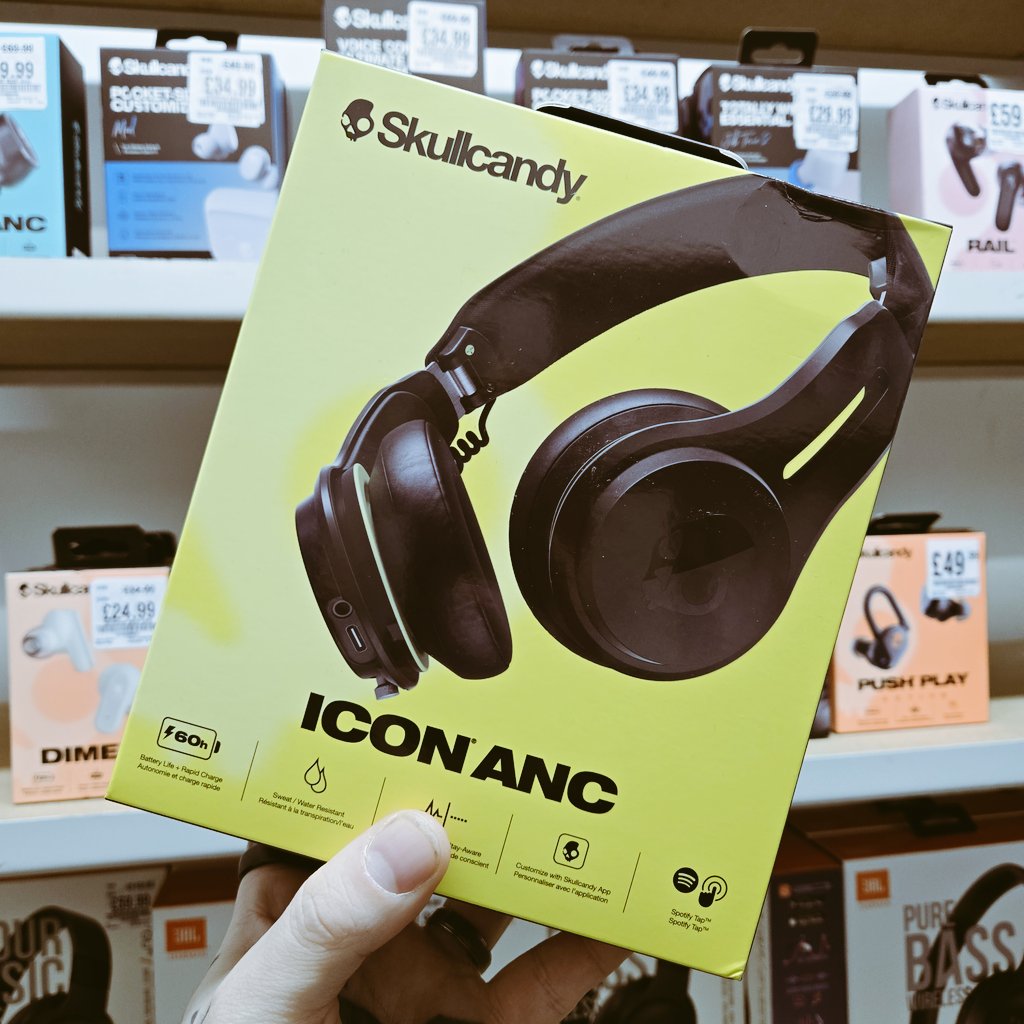 Your #FriendlyNeighbourhoodTechNerd really loves the #Retro styling and #PersonalSound of these new #SkullCandy #Icon #ANC #OnEar #Headphones and there's never been a better time to pick up a set for yourself as we've cut the price to just £59.99 for #BlackFriday!  #hmvCrazyDeals