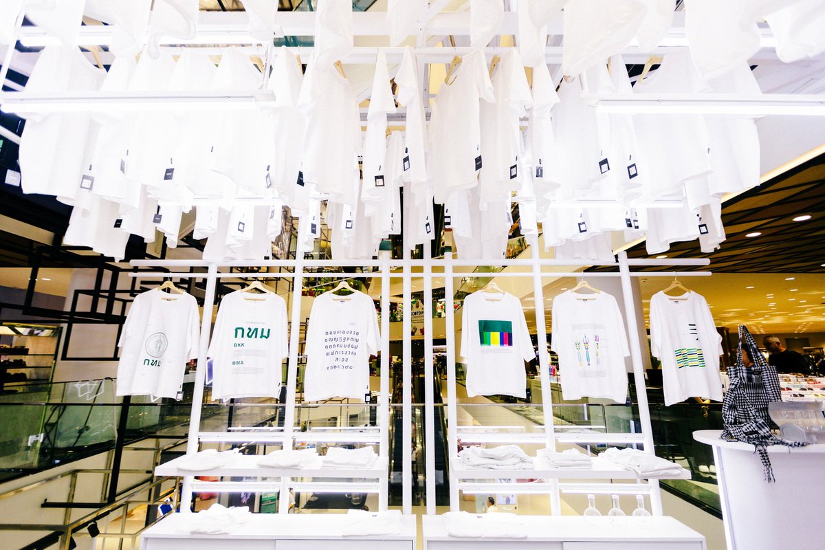 NextStationEnt's tweet image. สยามดิสคัฟเวอรี่ สร้างปรากฏการณ์แห่งปี นำอัตลักษณ์กรุงเทพมหานครมา Co-creation &amp;amp; Collaboration เป็นครั้งแรก ในงาน “Future lab Volume 4 : Design Culture”

#futurelab #yuedpao #hyperpersonalized #siamdiscovery  #onesiamexperience 
#FortFTSXSIAMDISCOVERY #NextEntNews