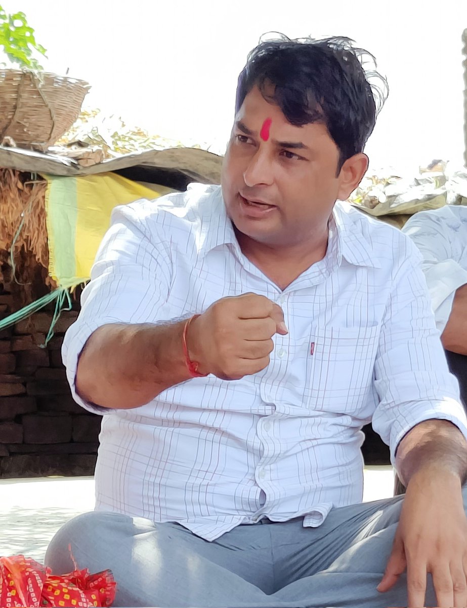 mintume92236071's tweet photo. सोना तप रहा है पहचान खुद सिर माथे चढ़ के बोलेगी।

आग लगाओ मत बारूद के ढेर को,
रिहा तो करना होगा तुम्हें किसान के शेर को।।
#नरेश_मीणा_को_रिहा_करो https://t.co/eyWwHqf3TP