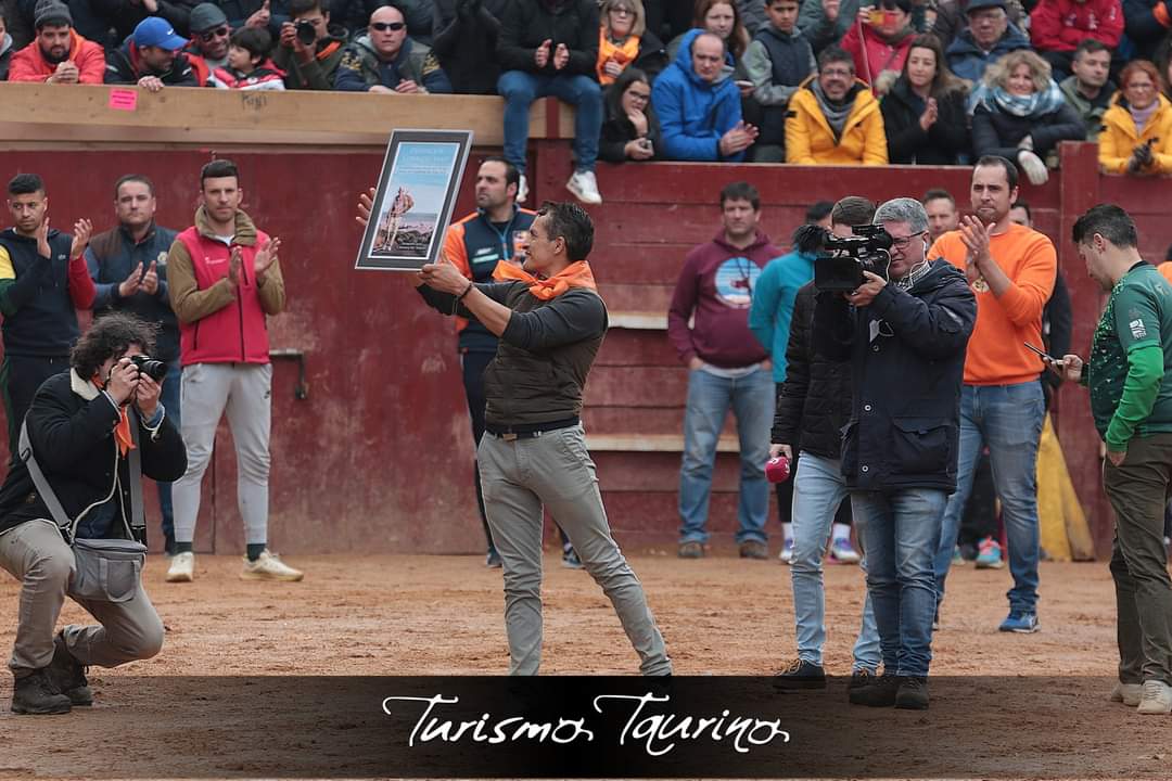 Como triunfador del primer memorial Conrado Abad y merito propio lo más justo torear este año en el carnaval del toro vestido de torero espero se haga justicia y podamos hacer el paseíllo  cumplir ese sueño y no se olvide <a href="/carnavaldeltoro/">Carnavaldeltoro.es</a> <a href="/Aibabur/">Alfonso Ibarra</a> <a href="/KseniaTinyakova/">Ksenia Tinyakova</a>  <a href="/TorosdeLidia/">Toros de Lidia</a>