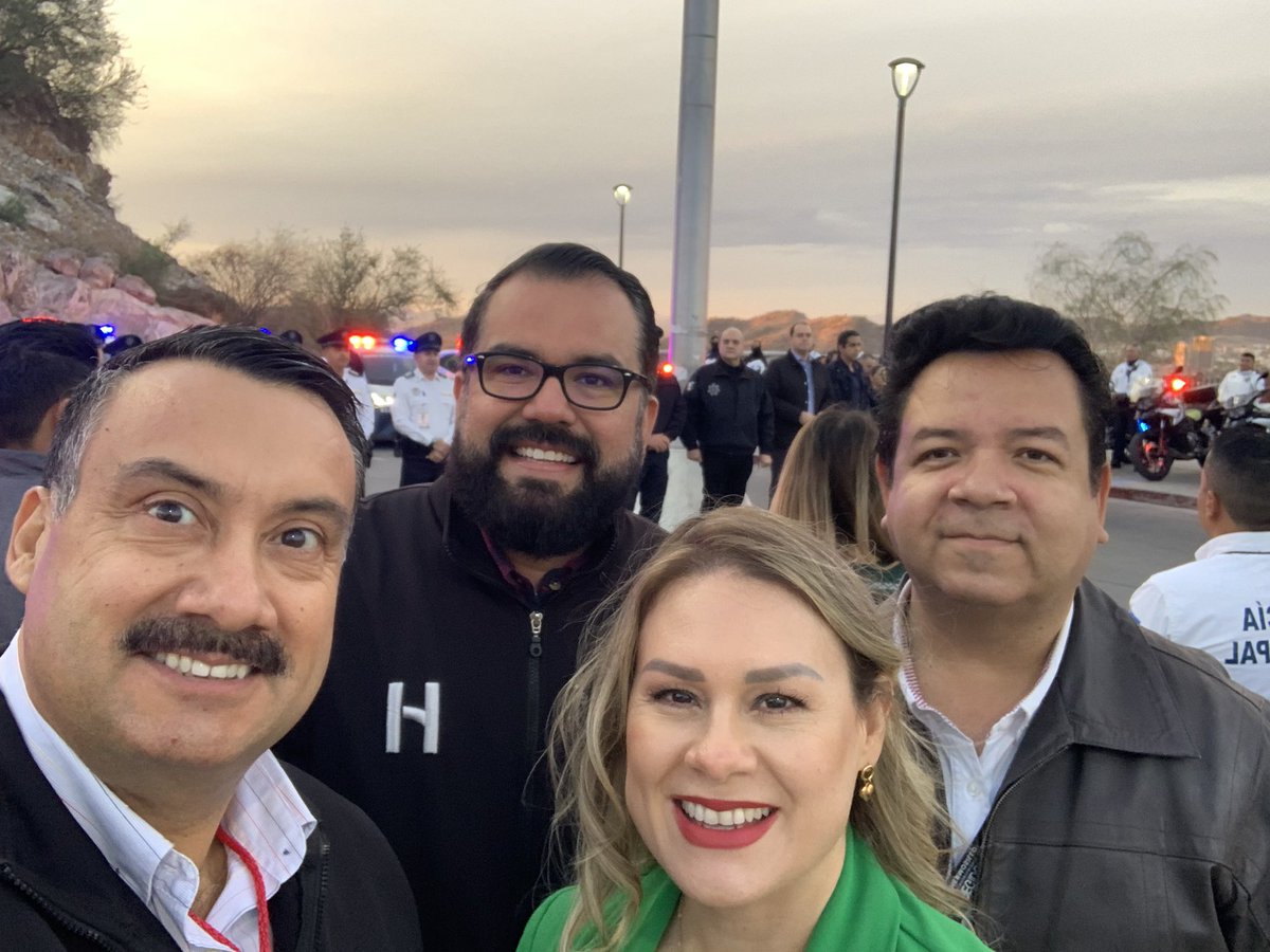BurrolaOnesimo's tweet photo. Un gusto estar en el arranque del operativo preventivo Guadalupe Reyes. @HermosilloGob @tonoastiazaran  
Seguimos con Todo 💪🏼👊🏼 24/7 y sin pretextos. #elmejorHermosillo #RegidorEnTuColonia https://t.co/ixCJO4C57X