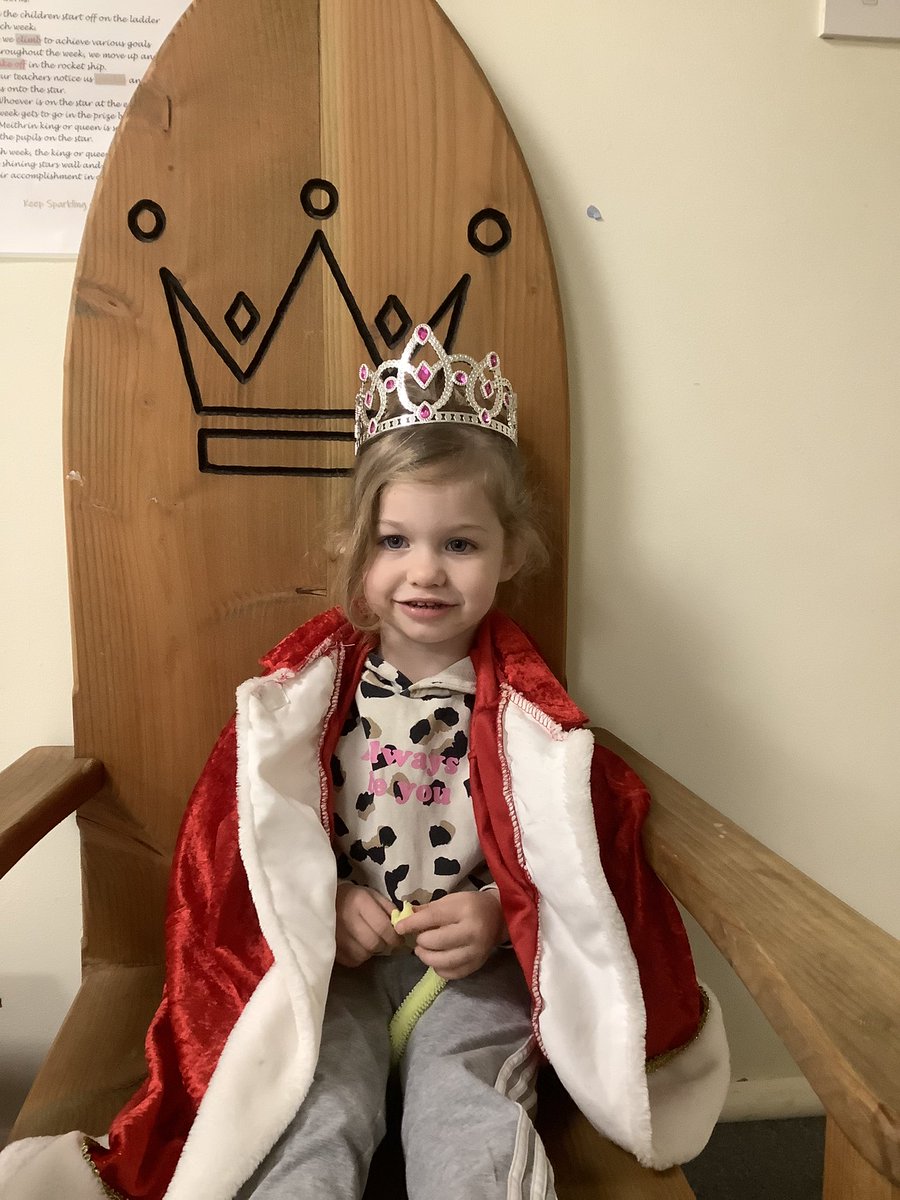 Happy Friends around Friday Meithrin. After looking back on our learning this week. We have crowned two queens who have set marvellous examples for their friends this week. Keep climbing to Sparkle Nursery 🌟