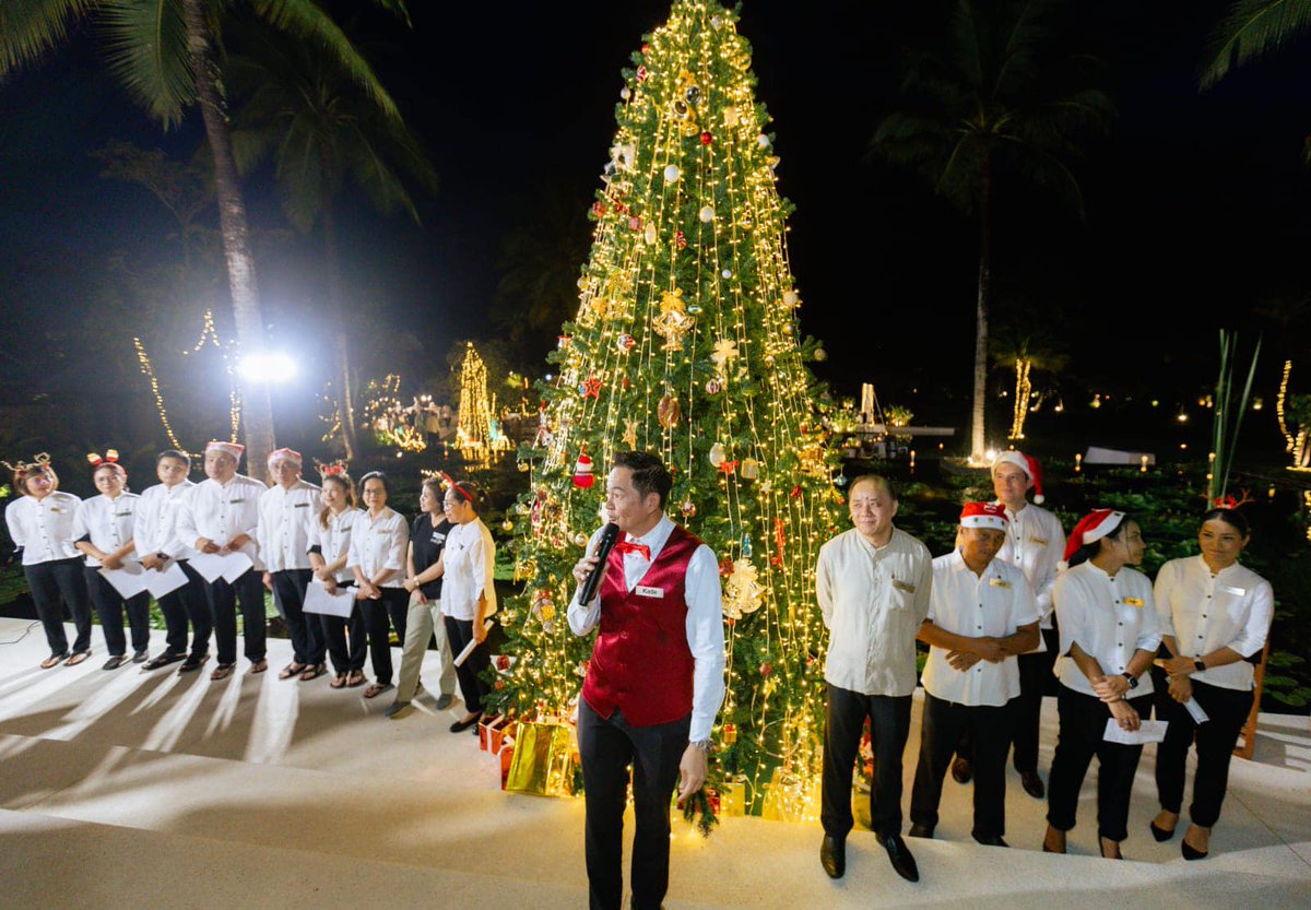 The festive spirit is truly alive at The Sarojin! Our annual Christmas party with staff and guests brings joy &amp; togetherness under the twinkling lights of our tree. Our Sarojin family ensures that every guest feels the magic of Christmas🎄 sarojin.com