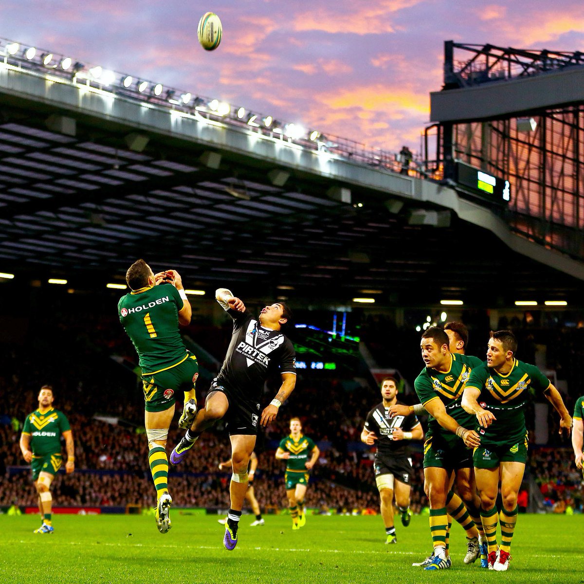 🇦🇺 #OnThisDay in 2013: Australia defeated New Zealand 34-2 at Old Trafford to win the Rugby League World Cup.

The best venue for international rugby league? 🏟

<a href="/Six_Again/">Six_Again</a> | #rugbyleague