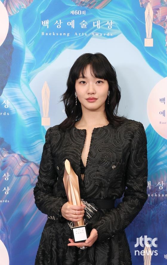 Ggonegal's tweet photo. Our best actress 2024
Baeksang ✅️
Blue dragon film ✅️ https://t.co/cSu2LXWaQ8