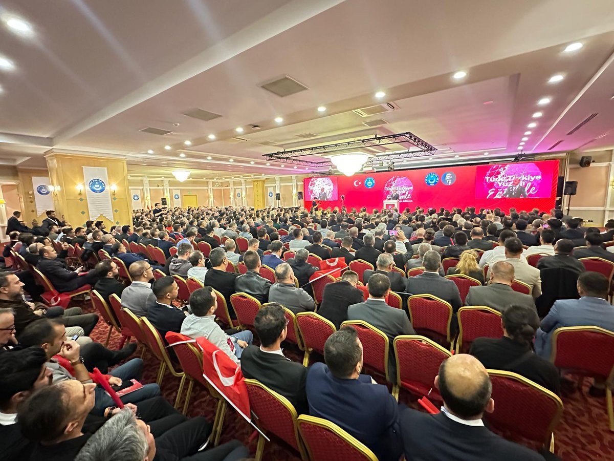 İlçe Temsilcileri Eğitim ve İstişare Toplantısı açılış oturumunu gerçekleştirdik.
Sendikal mücadelemizin taşıyıcı kolonu olan yiğit ilçe başkanlarımızla gurur duyuyorum.
Varlıkları daim olsun.