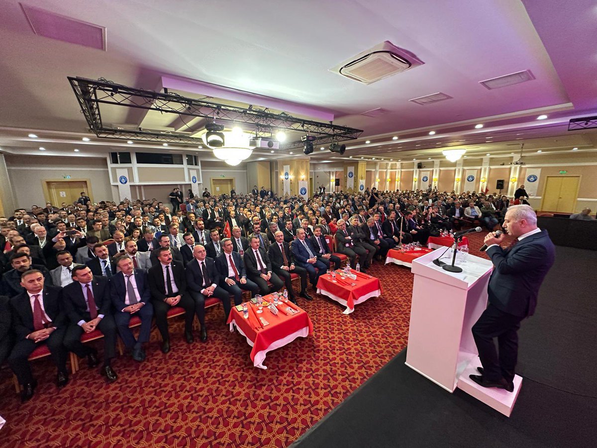 TalipGeylan06's tweet photo. İlçe Temsilcileri Eğitim ve İstişare Toplantısı açılış oturumunu gerçekleştirdik.
Sendikal mücadelemizin taşıyıcı kolonu olan yiğit ilçe başkanlarımızla gurur duyuyorum.
Varlıkları daim olsun. https://t.co/9r3GTZtiTa