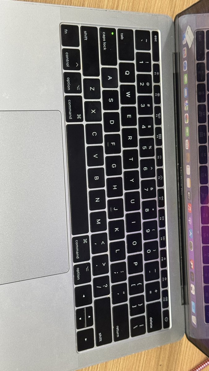 mewingberat's tweet image. WTS MACBOOK PRO 2017 (Non Touchbar)
- 8/128
- CC rendah
- minus bercak kecil (seperti di gambar)
- Ada garansi 1 bulan selain layar
- rekber tokped bisa + packing kayu
- Domisili Jogja langsung datang ke store aja
💸 4.800 nego!
#zonauang
#jualiphone 
#jualmacbook
#zonajajan