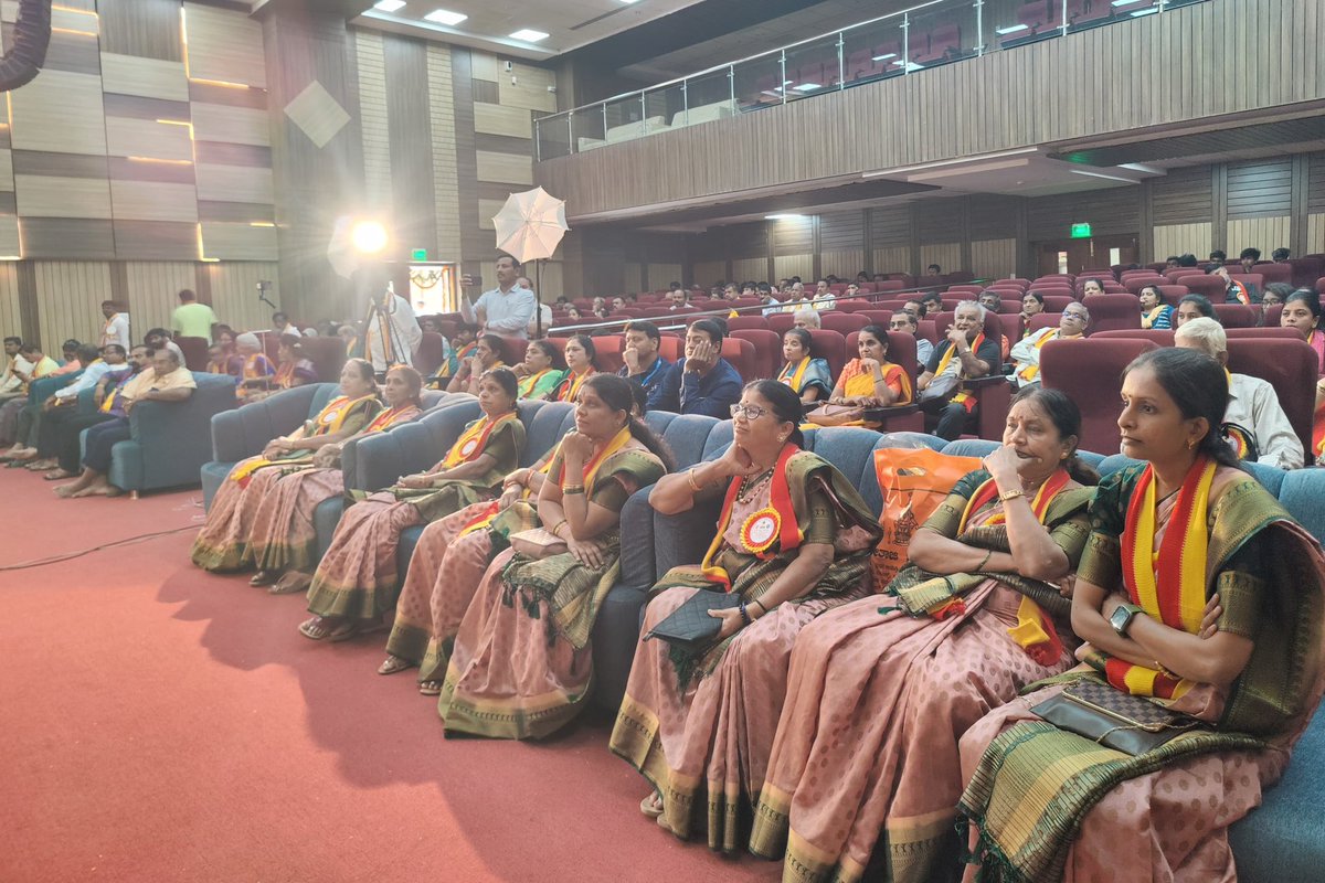 HalappaMurali's tweet photo. ಕರ್ನಾಟಕ ರಾಜ್ಯ ಪತ್ರಿಕಾ ವಿತರಕರ ಸಮಾವೇಶ : ದಿನಪತ್ರಿಕೆ ಹಂಚಿಕೆದಾರರ ಬದ್ದತೆ, ನೋವು, ಬೇಡಿಕೆಗಳ ಬಗ್ಗೆ ಸರ್ಕಾರದ ಗಮನ ಸೆಳೆಯುವ ಪ್ರಯತ್ನ…

#Press #PTI #media #printmedia
#Tumkur #Gubbi #Tiptur #Turuvekere #Madhugiri #Koratagere #TumkurNews #TumkurLokSabha #MP #MuralidharHalappa #HalappaFoundation https://t.co/vSNiNiWIFu