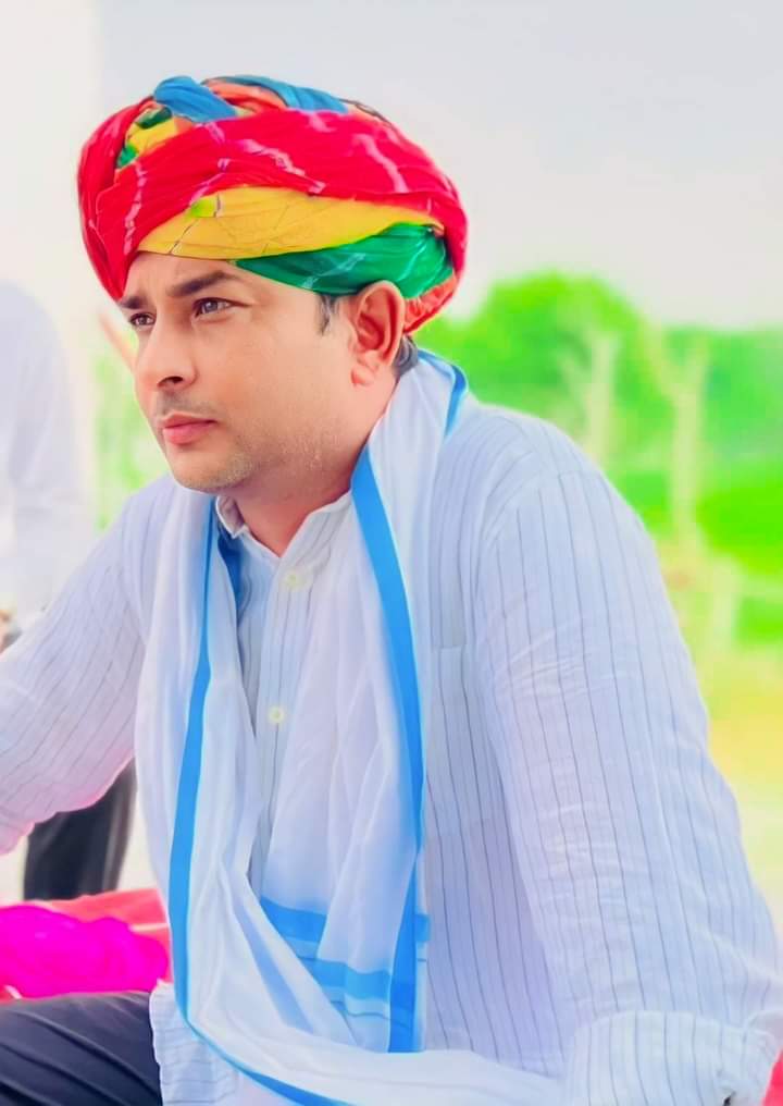 mintume92236071's tweet photo. कौन मिटायगा तेरी हस्ती को....            
                  तेरे सामने सब ख़ाक है
     तुझे ��िटाने वाले चंद लोग है,
                   तुझ पे मरने वाले लोग लाख हैं.....

  Love you Naresh meena❤️
#नरेश_मीणा_को_रिहा_करो https://t.co/jnsUecI4I9