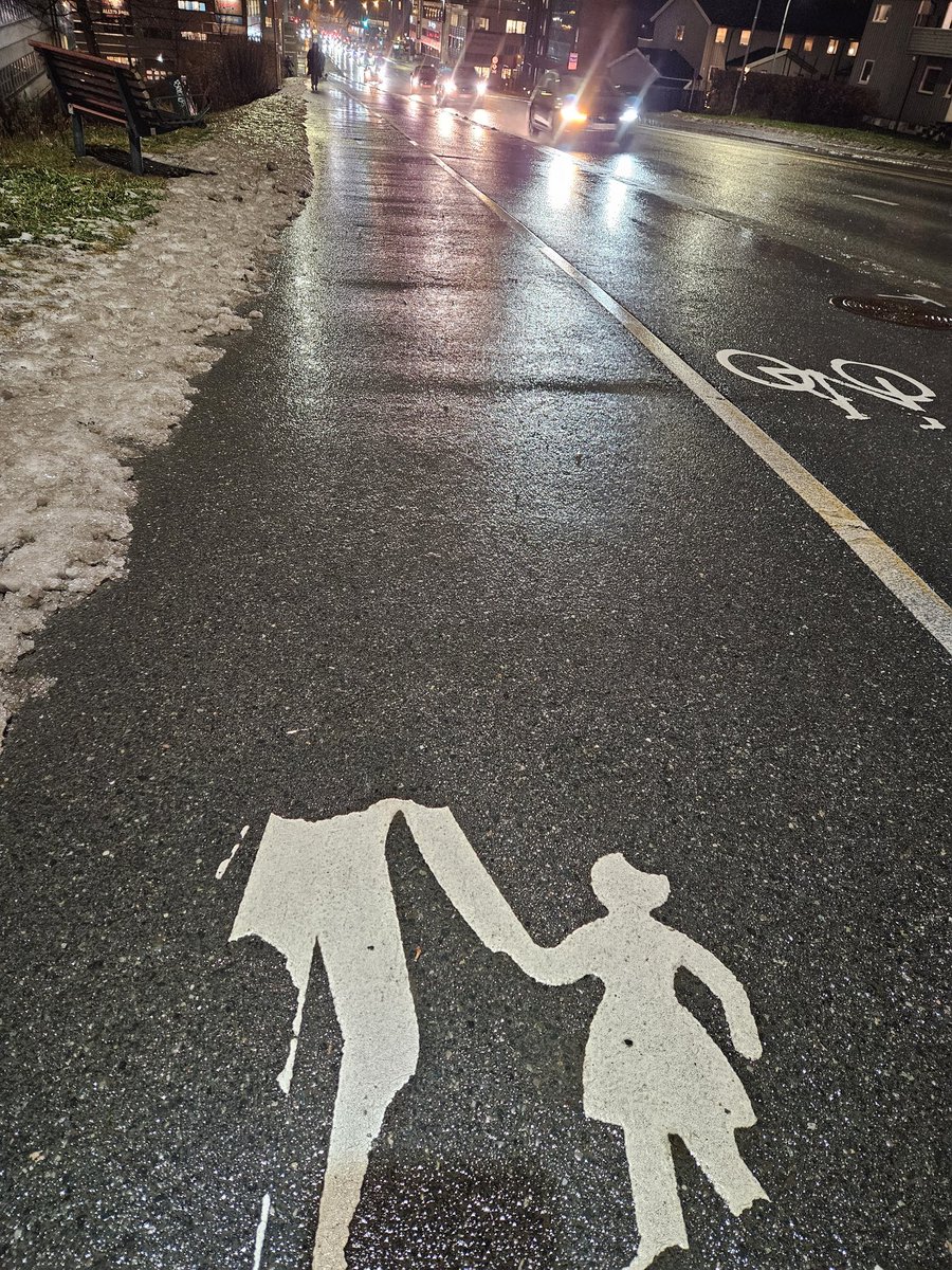 Anne Liinamaa tweet media