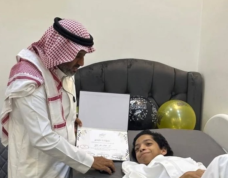 #غيثان_الشهري رحمة الله 
دائما مايشارك ويرتب مع الزملاء في #متوسطة_الحسن_بن_سفيان لزيارة أصحاب الظروف الخاصة للمساهمة في تخفيف معاناتهم ومعاناة أهاليهم