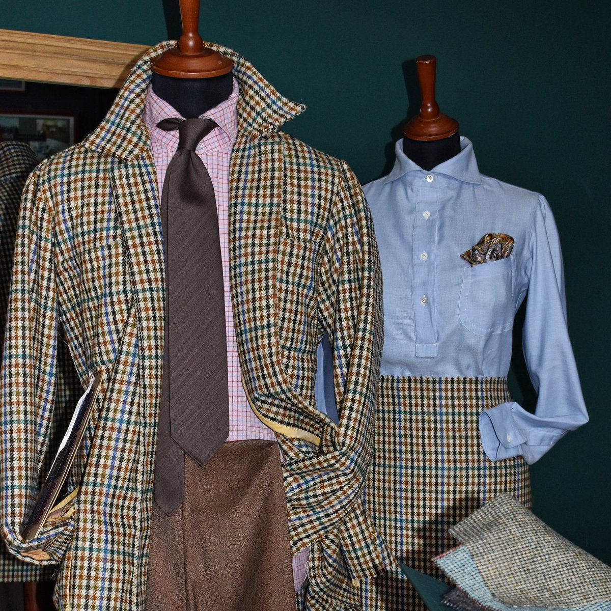 Santillo1970's tweet photo. Friday setup with this beautiful tweed creation yet to be finished 🧵🪡✂️🧶
#tweed #crafrmanship #clubcheck #shirtlovers #madeinitaly https://t.co/Rdwtaefgq7