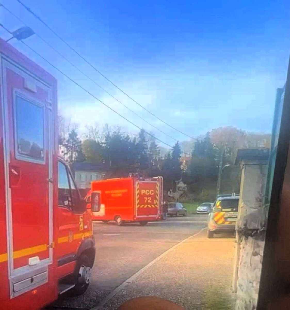 Malaises à la chaîne hier 😷 dans ce lycée en #Sarthe : ce que l'on sait 👉 actu.fr/pays-de-la-loi…