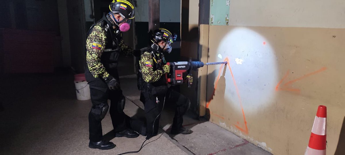 uremcte's tweet photo. Continuamos con nuestra participación en el Simulacro de Terremoto Guayaquil 2024. @alcaldiagye #GYE_Preparado #SimulacroDeTerremoto #UREM #ASR3 https://t.co/se4R2IzNJ2