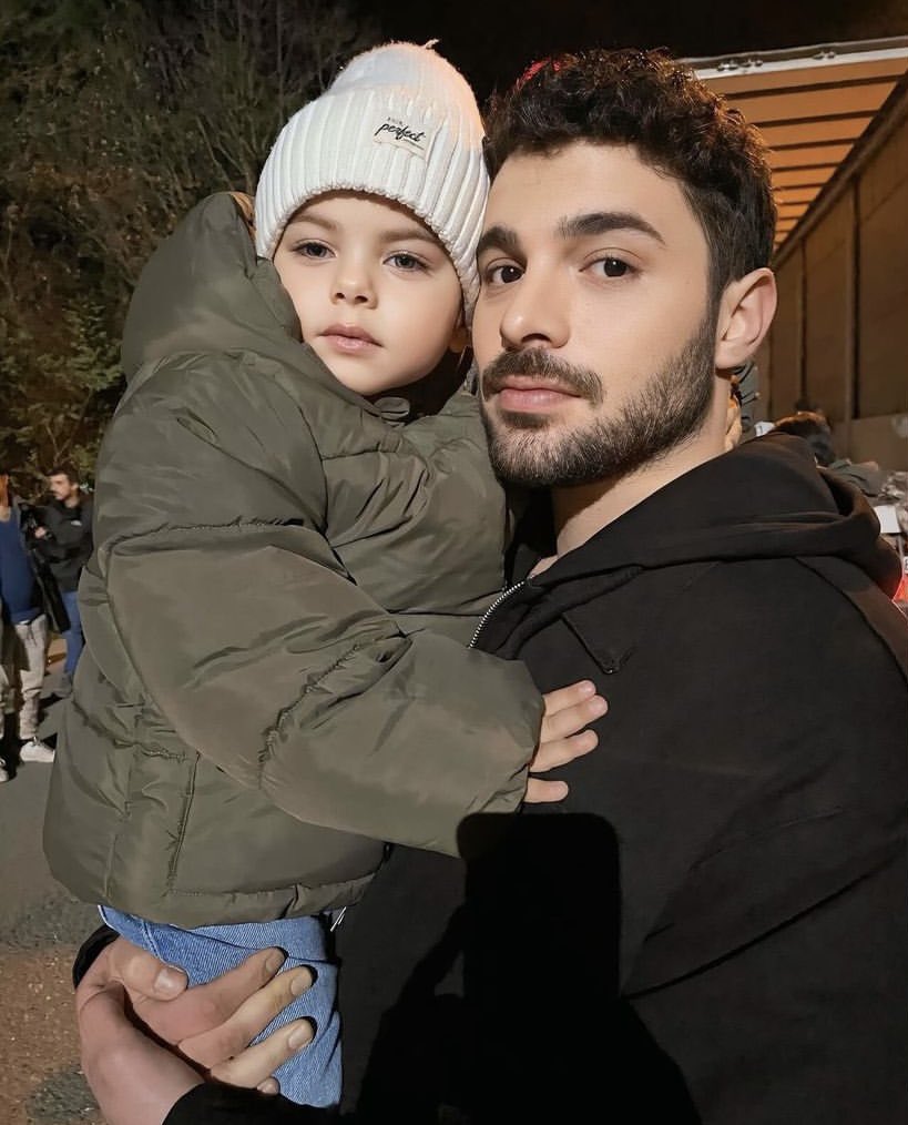 flower28583's tweet photo. İki Bebek 🧸🖤🤏🏻
#HalitÖzgürSarı #doğubalkay #YamCano https://t.co/PDPciTihOr