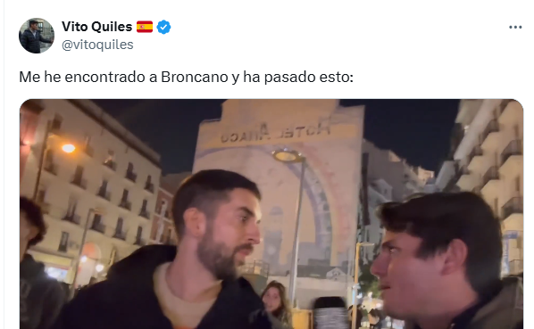JFranAlbert's tweet photo. Vito Quiles se "encontró" con Broncano para una de sus agresivas entrevistas.

Luego subió a redes un video de solo 2 minutos, cortando casi cualquier respuesta de Broncano. Pese a eso, quedaba en ridículo hasta para sus seguidores. 

 Os narro las reacciones y hechos.

👇Hilo https://t.co/QEWeOCgLIc