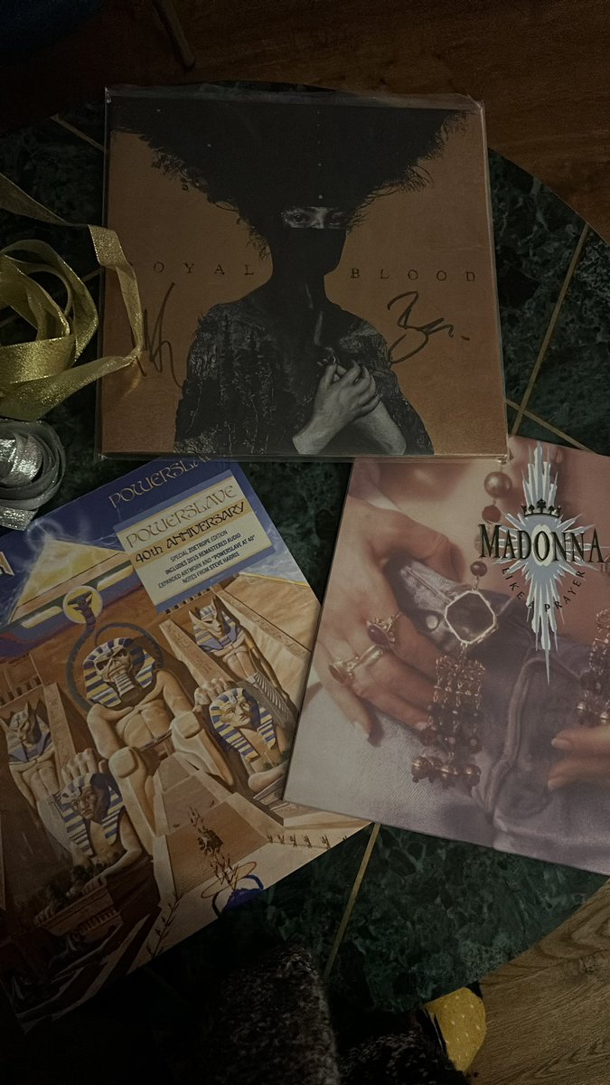 Vickyvsky's tweet photo. Clever! 4 years 🔴🟢⚫️🟡🔵

Bronze 🥉@IronMaiden Powerslave  
Silver 🥈 @Madonna  
Like a Prayer
Gold 🥇 @royalblooduk 🖊️ 
#vinyllovers #FridayFeeling #4 https://t.co/mLOrm6ebDh
