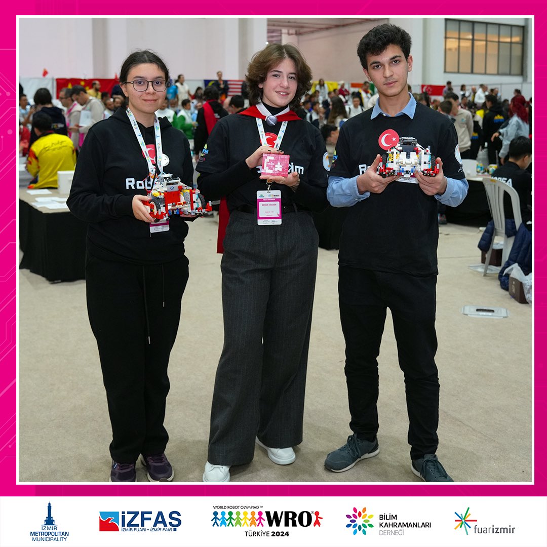 BilimKahraman's tweet photo. Robo Spor Kategorisi ⭐️
*
Category is Robo Sports ⭐️

#WRO #WROTürkiye24 #EarthAllies #roboticsscience #WelcometoIzmir #bilimkahramanları #scienceheroes #izmir https://t.co/Bz0XasVUhA