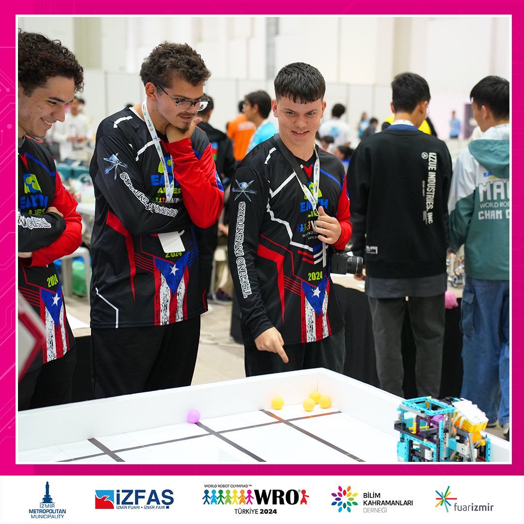 BilimKahraman's tweet photo. Robo Spor Kategorisi ⭐️
*
Category is Robo Sports ⭐️

#WRO #WROTürkiye24 #EarthAllies #roboticsscience #WelcometoIzmir #bilimkahramanları #scienceheroes #izmir https://t.co/Bz0XasVUhA