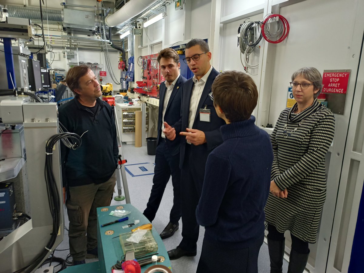 XMaS Beamline tweet media